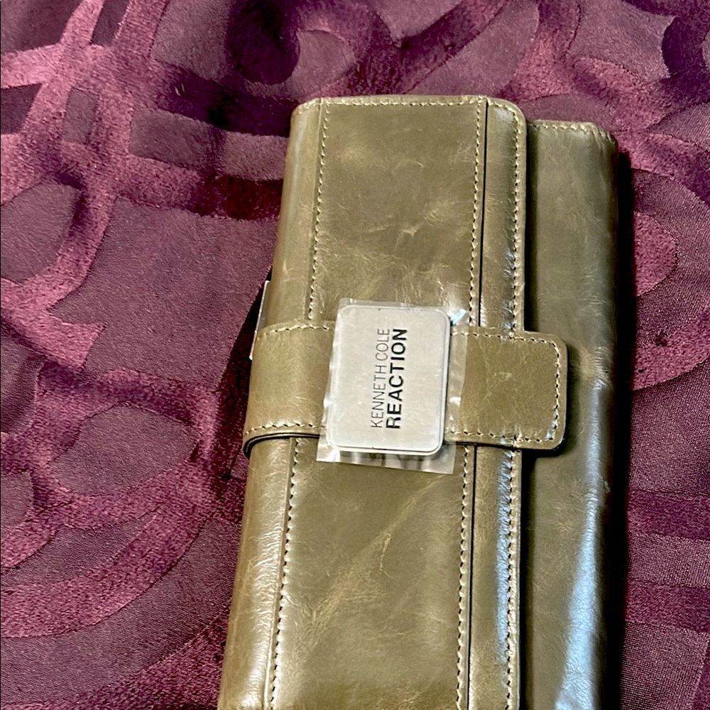 Kenneth Cole Reaction Olive Wallet